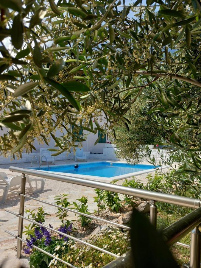 Holiday House M&A&K With Swimming Pool Kaštel Štafilić Exterior foto